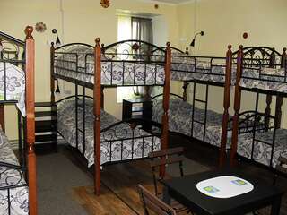 Хостел Хостел Home Hostel NN Нижний Новгород Односпальная кровать в номере на 8 человек-1
