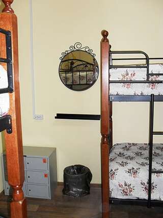 Хостел Хостел Home Hostel NN Нижний Новгород Односпальная кровать в улучшенном номере на 4 человека-4
